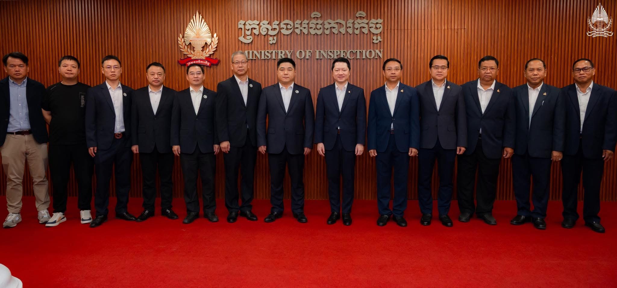 华湘国际经济特区董事长黄立平代表柬埔寨湖南总商会出席支援柬泰边境民众财物捐赠仪式